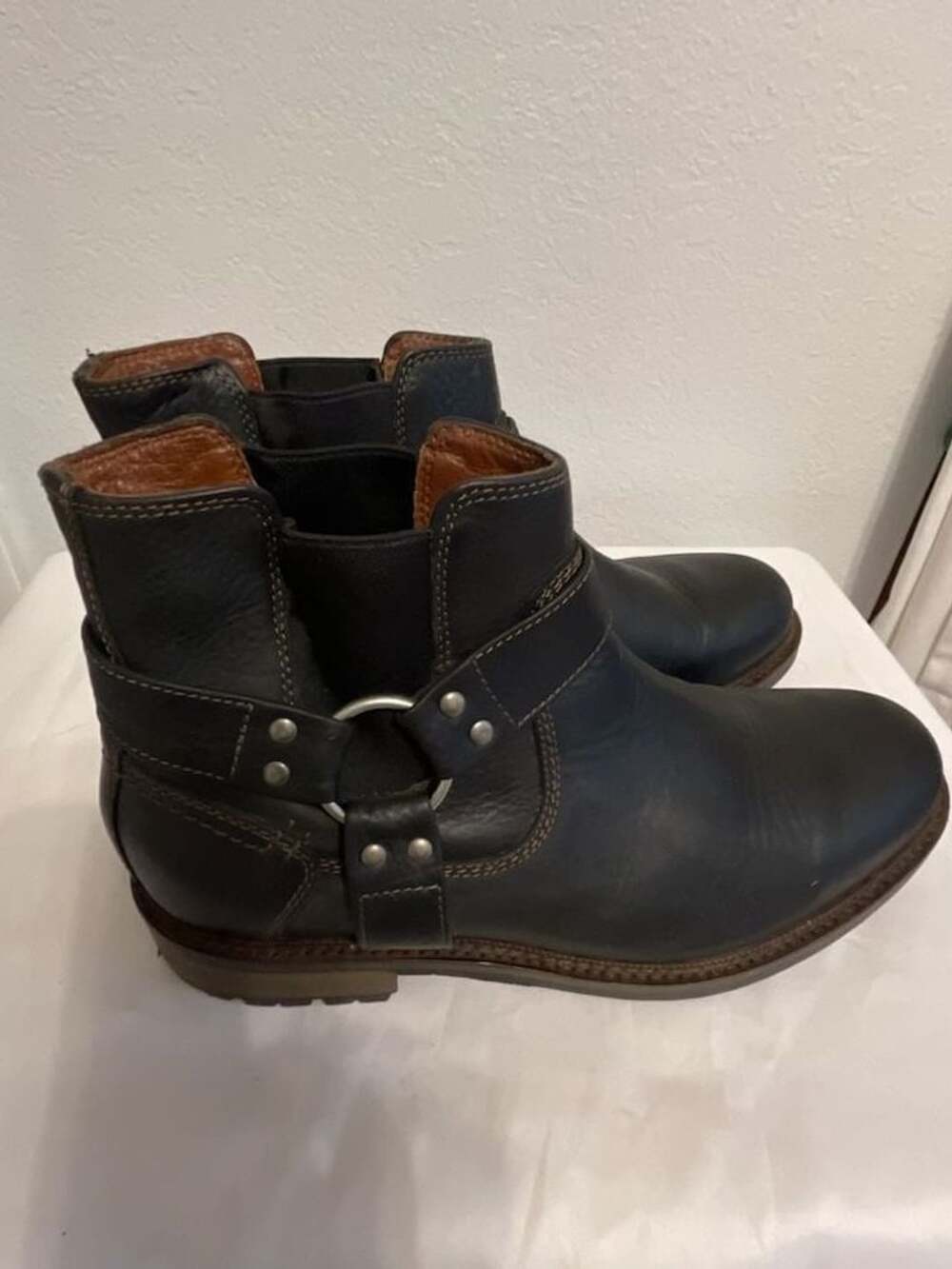 Black Leather Harness Moto Boots Mens Size 8.5M
Sheepskin
NWT
Fall boots